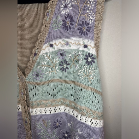 Alfred Dunner women’s knit pastel vest with florals, size small - Picture 3 of 4